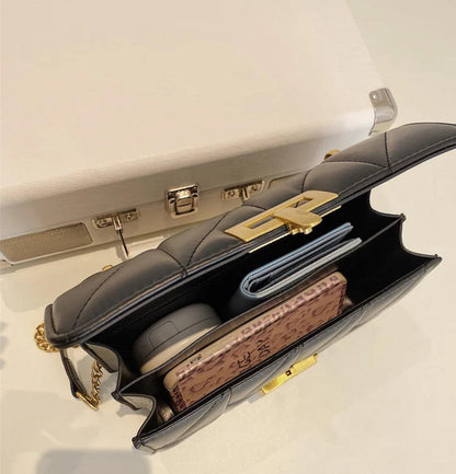Bolsa Elegância e Sofisticação em Cada Detalhe - Basic