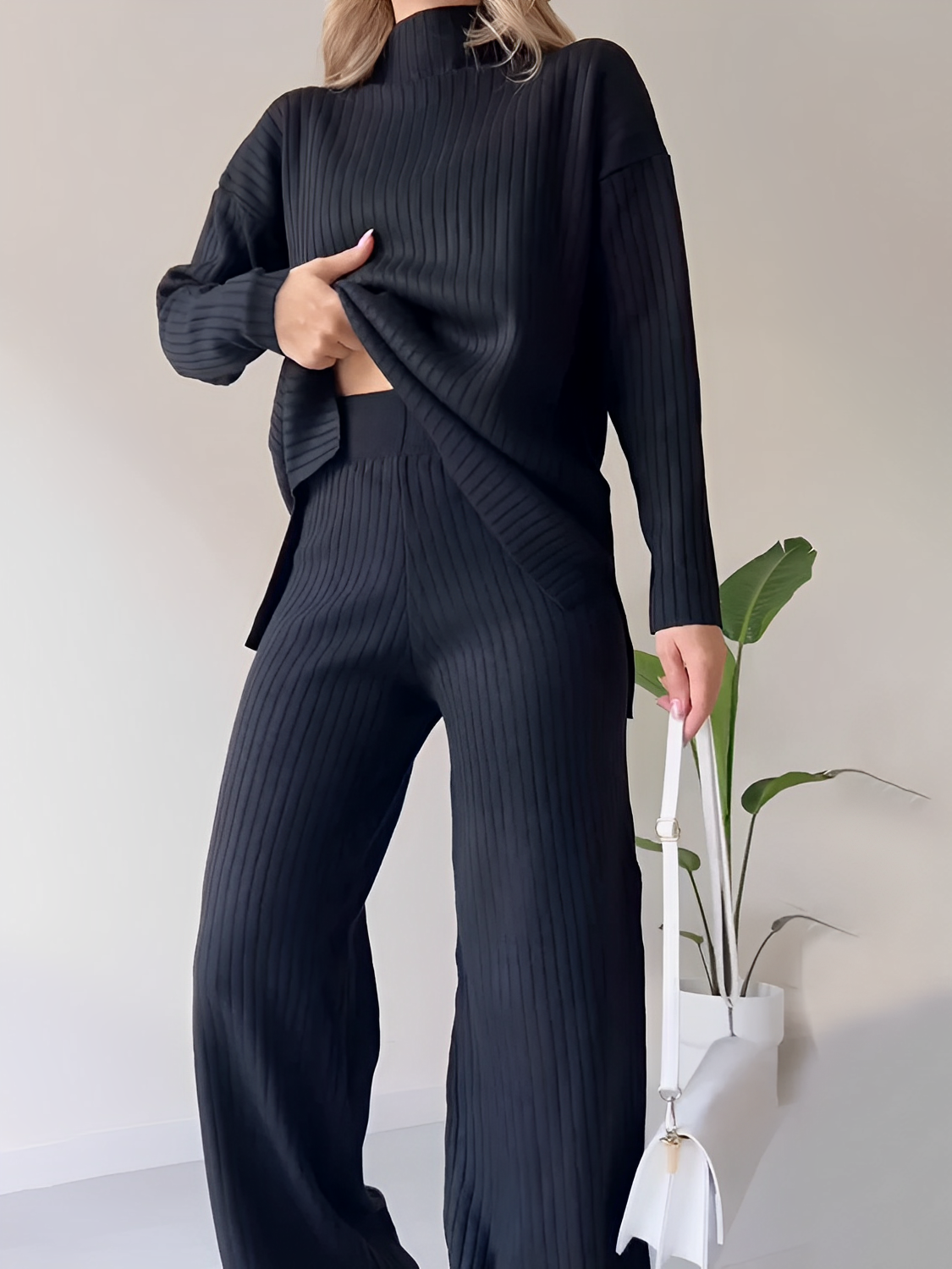 Conjunto Feminino de Tricô Canelado com Suéter Mullet Gola Alta e Calça Pantalona - Grace