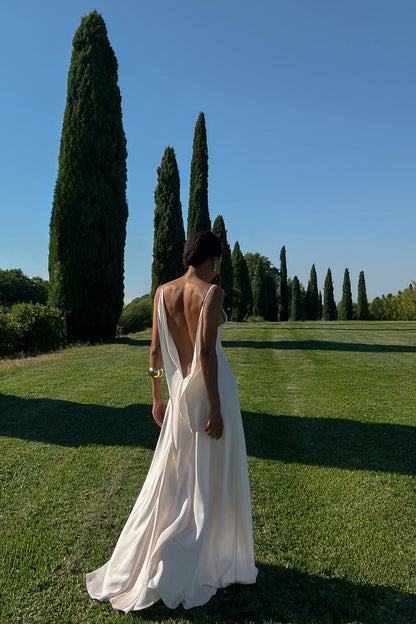 Vestido Longo Pérola Acetinado com Decote Profundo nas Costas