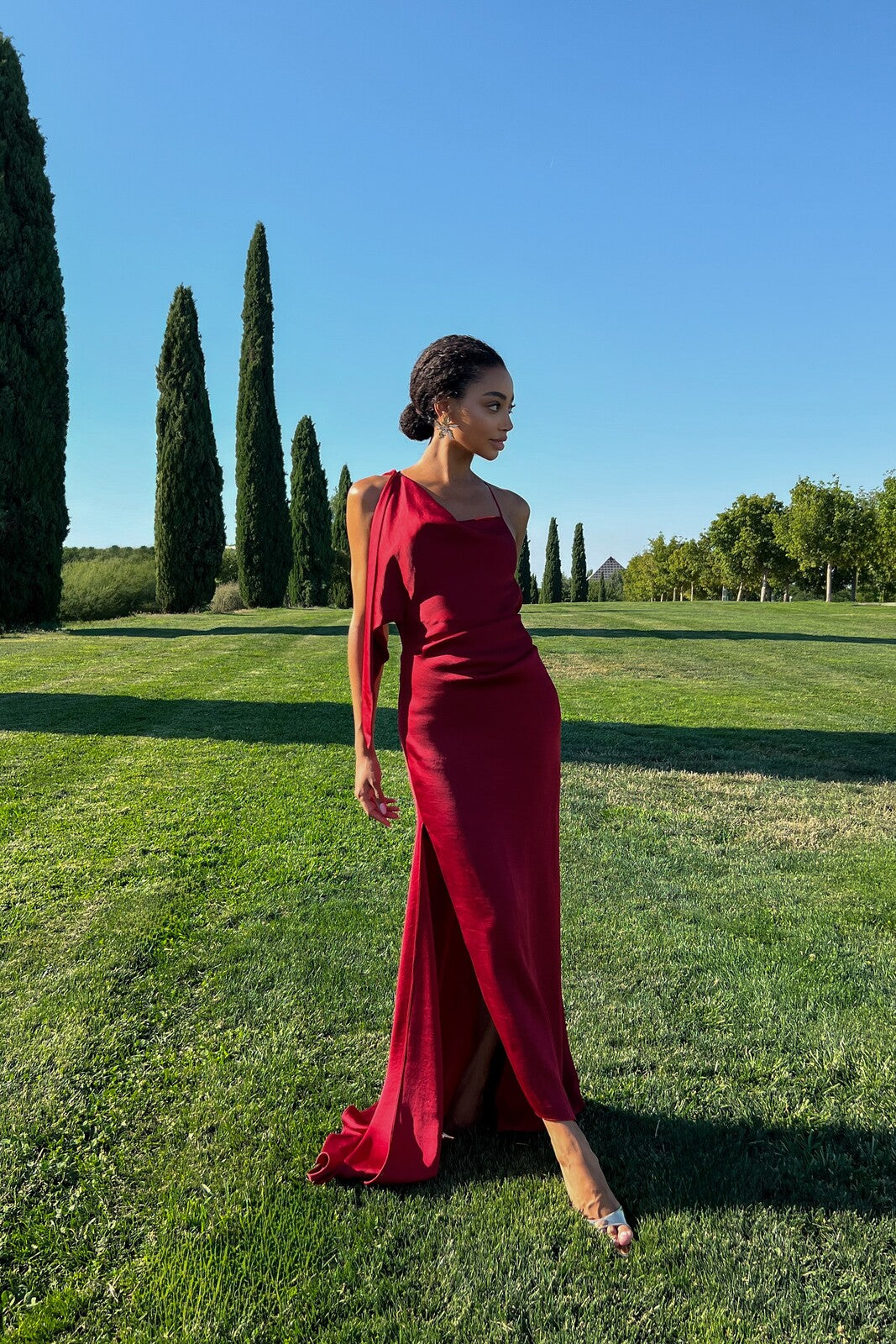 Vestido Longo Bordeaux com Fenda Lateral e Costas Abertas