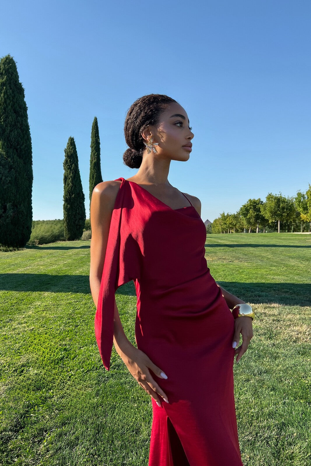Vestido Longo Bordeaux com Fenda Lateral e Costas Abertas