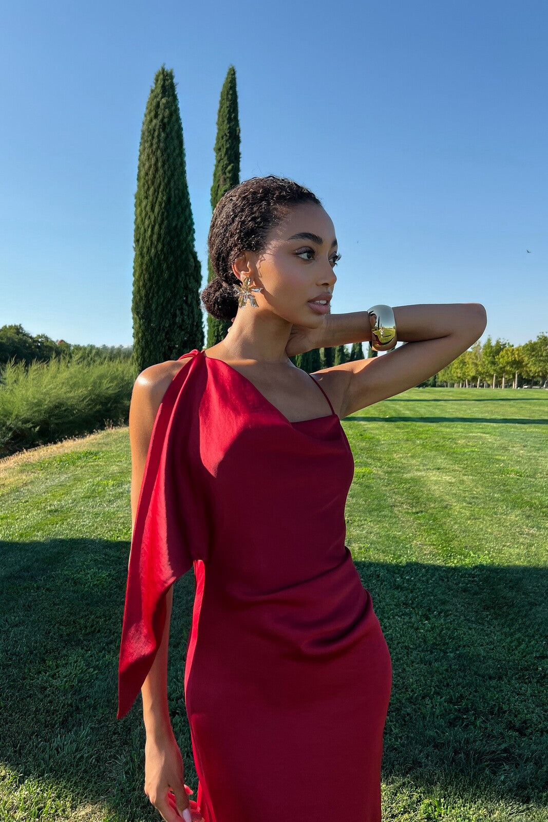 Vestido Longo Bordeaux com Fenda Lateral e Costas Abertas