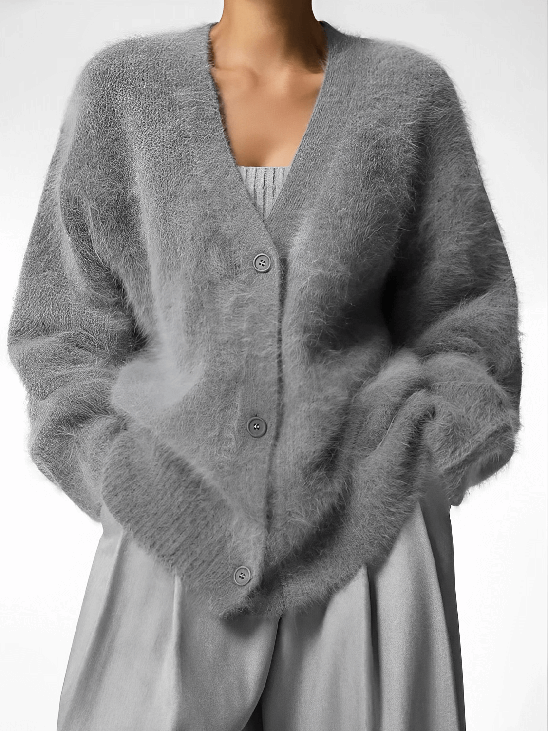 Cardigan Feminino em Tricô Peluciado com Decote V e Fechamento em Botões - Isabel
