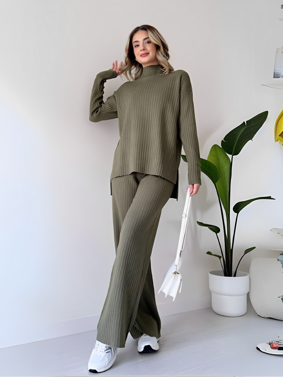 Conjunto Feminino de Tricô Canelado com Suéter Mullet Gola Alta e Calça Pantalona - Grace