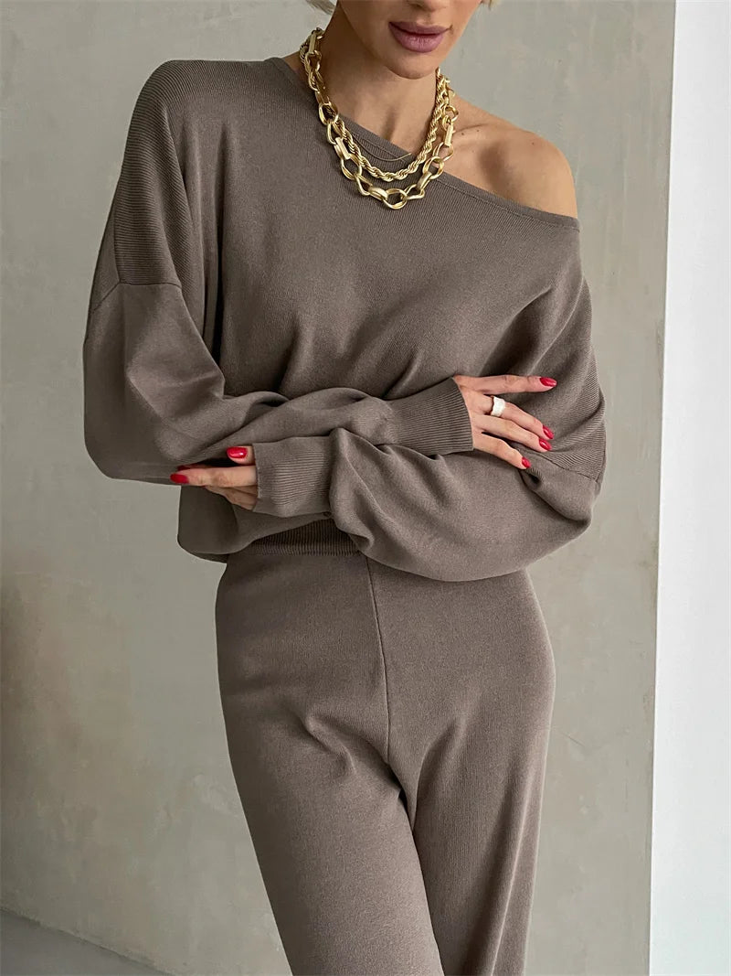 Conjunto Feminino de Blusa com Fechamento Trespassado e Calça Flare Cintura Alta - Amelia