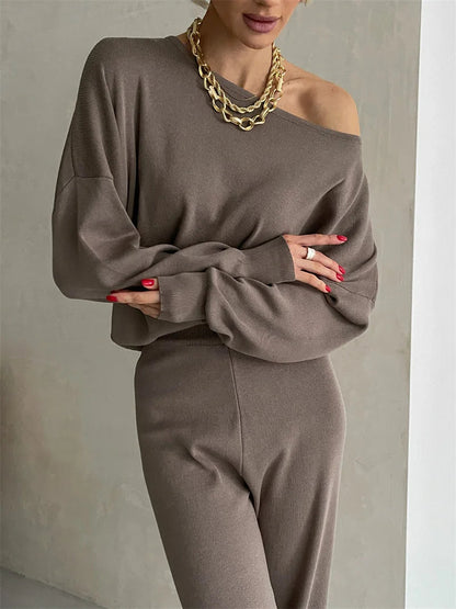 Conjunto Feminino de Blusa com Fechamento Trespassado e Calça Flare Cintura Alta - Amelia