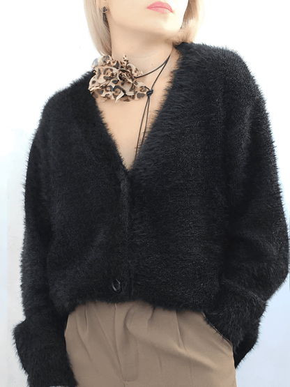Cardigan Feminino em Tricô Peluciado com Decote V e Fechamento em Botões - Isabel