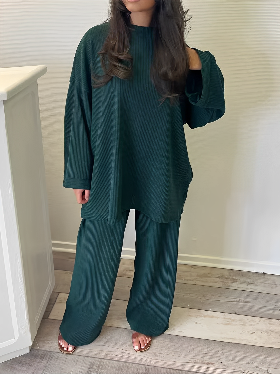 Conjunto Feminino de Veludo Cotelê com Suéter Oversized e Calça Wide Leg – Indira
