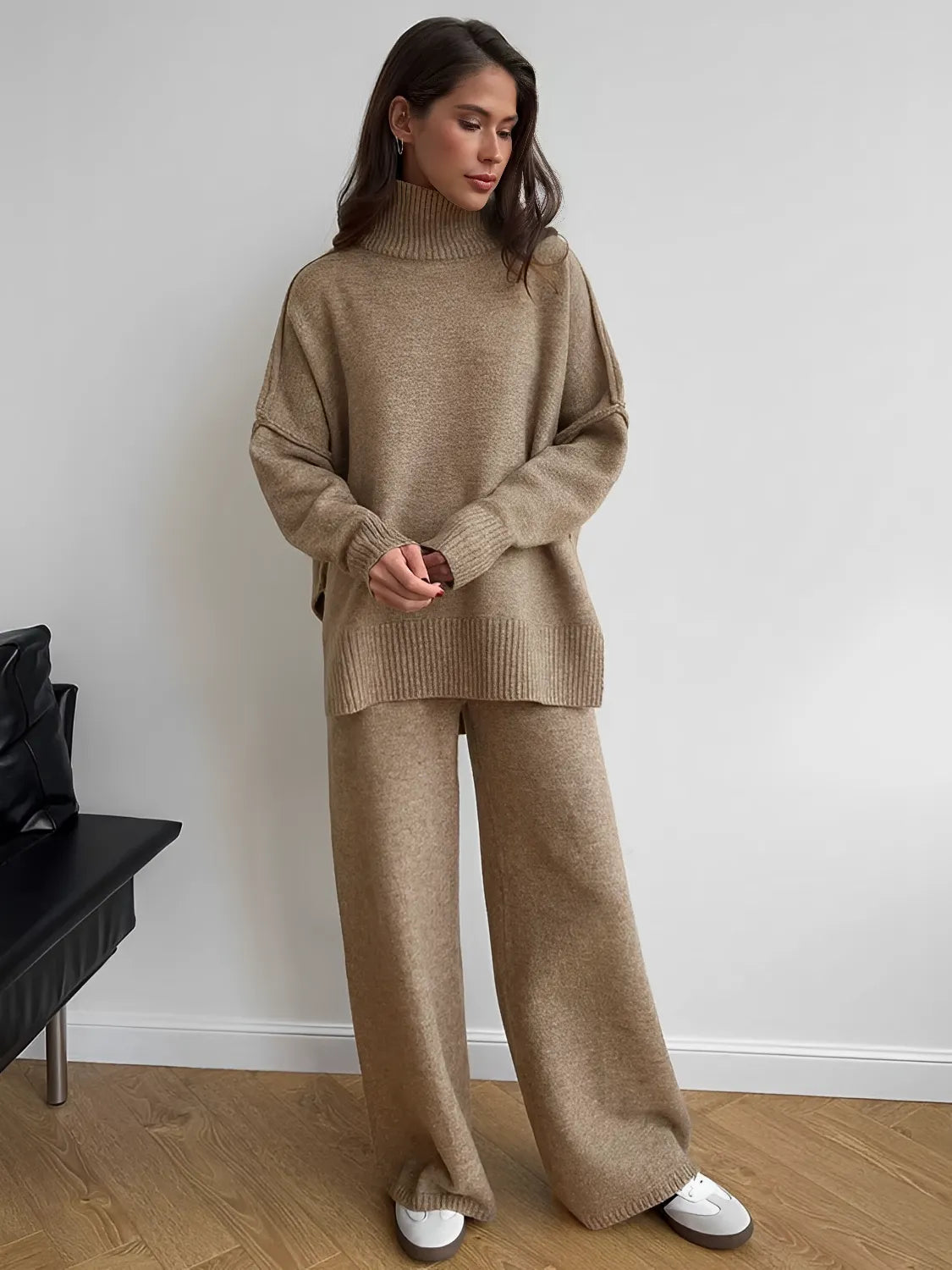 Conjunto Feminino de Tricô com Suéter Mullet Gola Alta e Calça Pantalona de Cintura Alta - Melanie