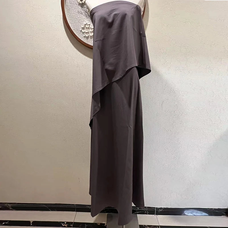 Conjunto Feminino Elegante Calandra – Tom Sólido com Top Tomara-que-Caia Assimétrico e Saia Longa Solta