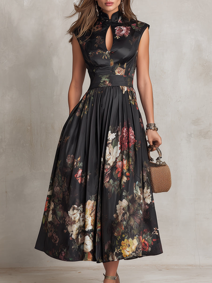 Vestido Nyveris Midi Preto em Cetim Plissado Floral