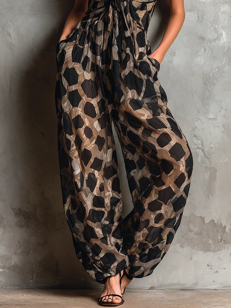 Macacão Pantalona Preto em Chiffon com Estampa Animal Print