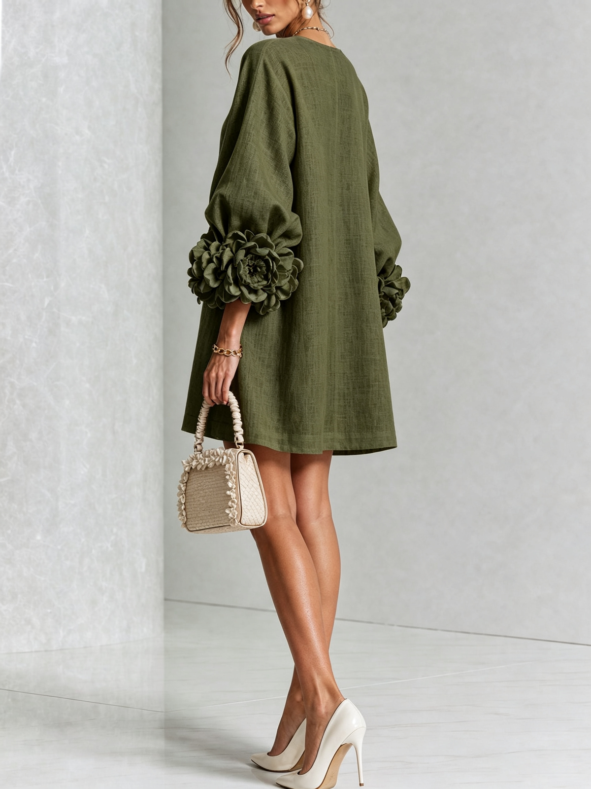 Vestido Curto Helena Floral com Mangas Marcantes