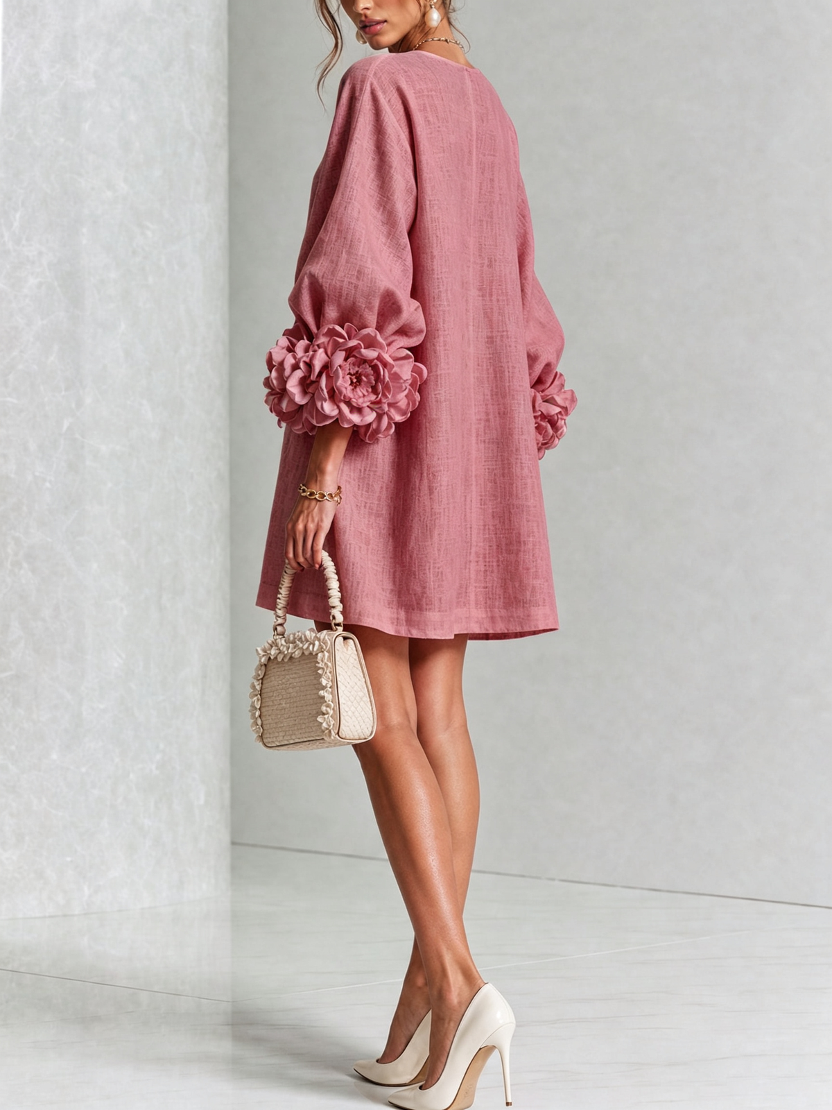 Vestido Curto Helena Floral com Mangas Marcantes