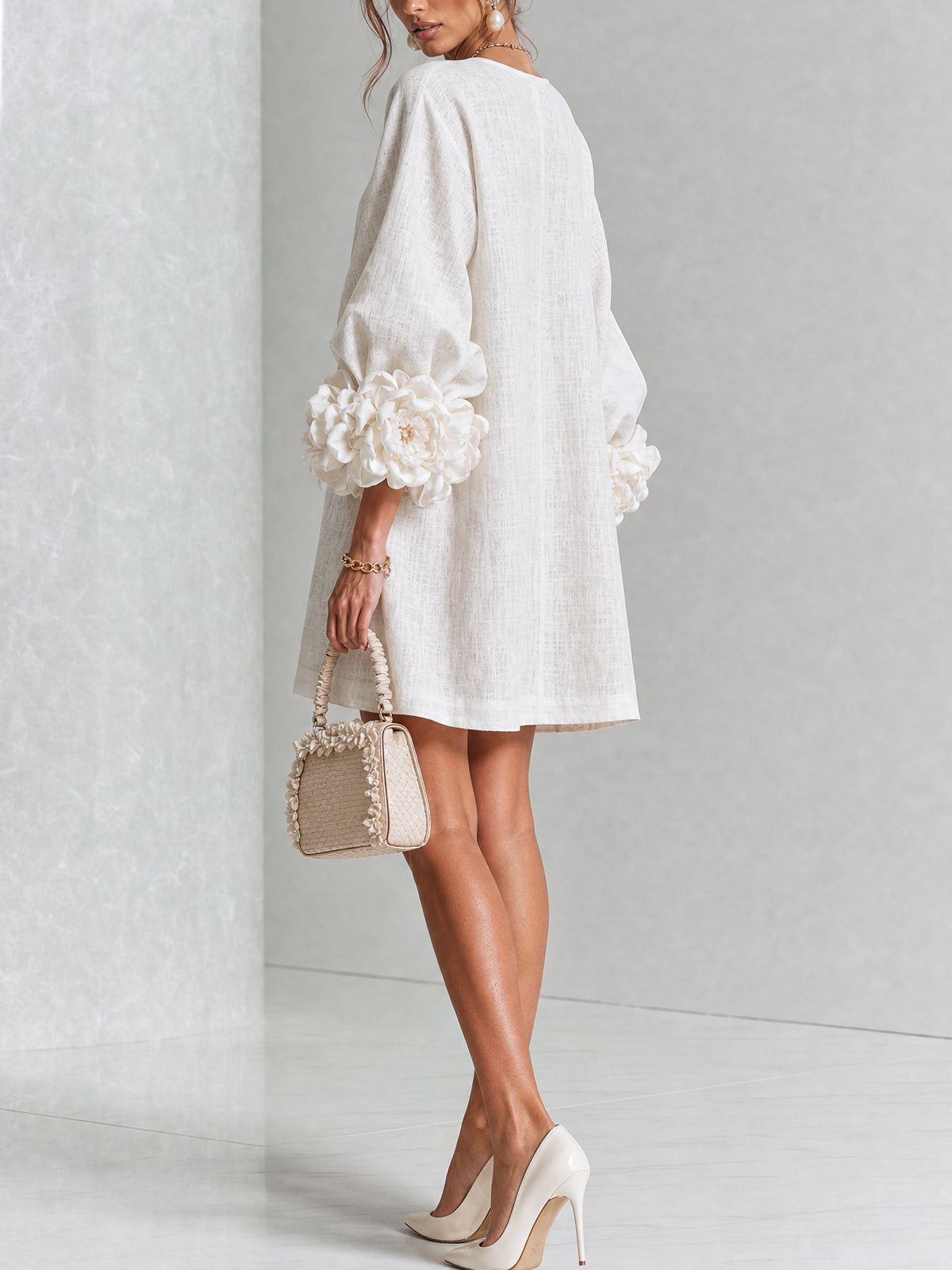 Vestido Curto Helena Floral com Mangas Marcantes
