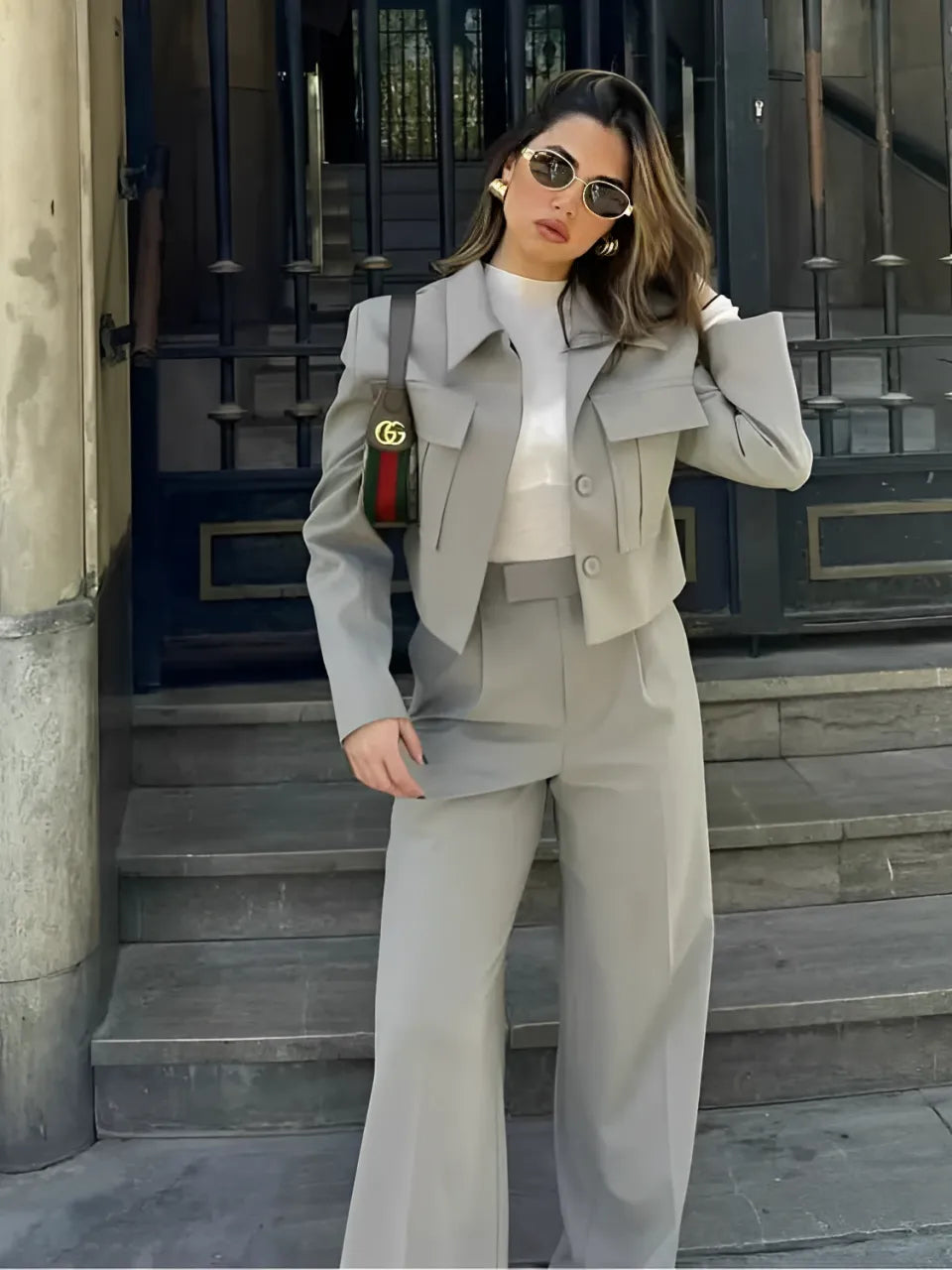 Conjunto Feminino Alfaiataria com Jaqueta Bomber e Calça de Cintura Alta Pantalona - Emily