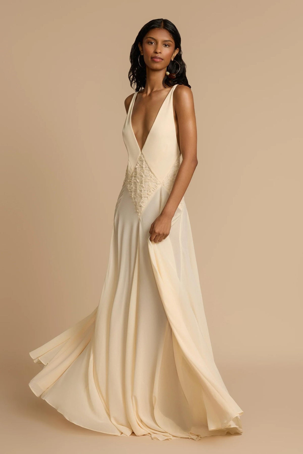 Vestido Lavinia Maxi – Decote Profundo Elegante