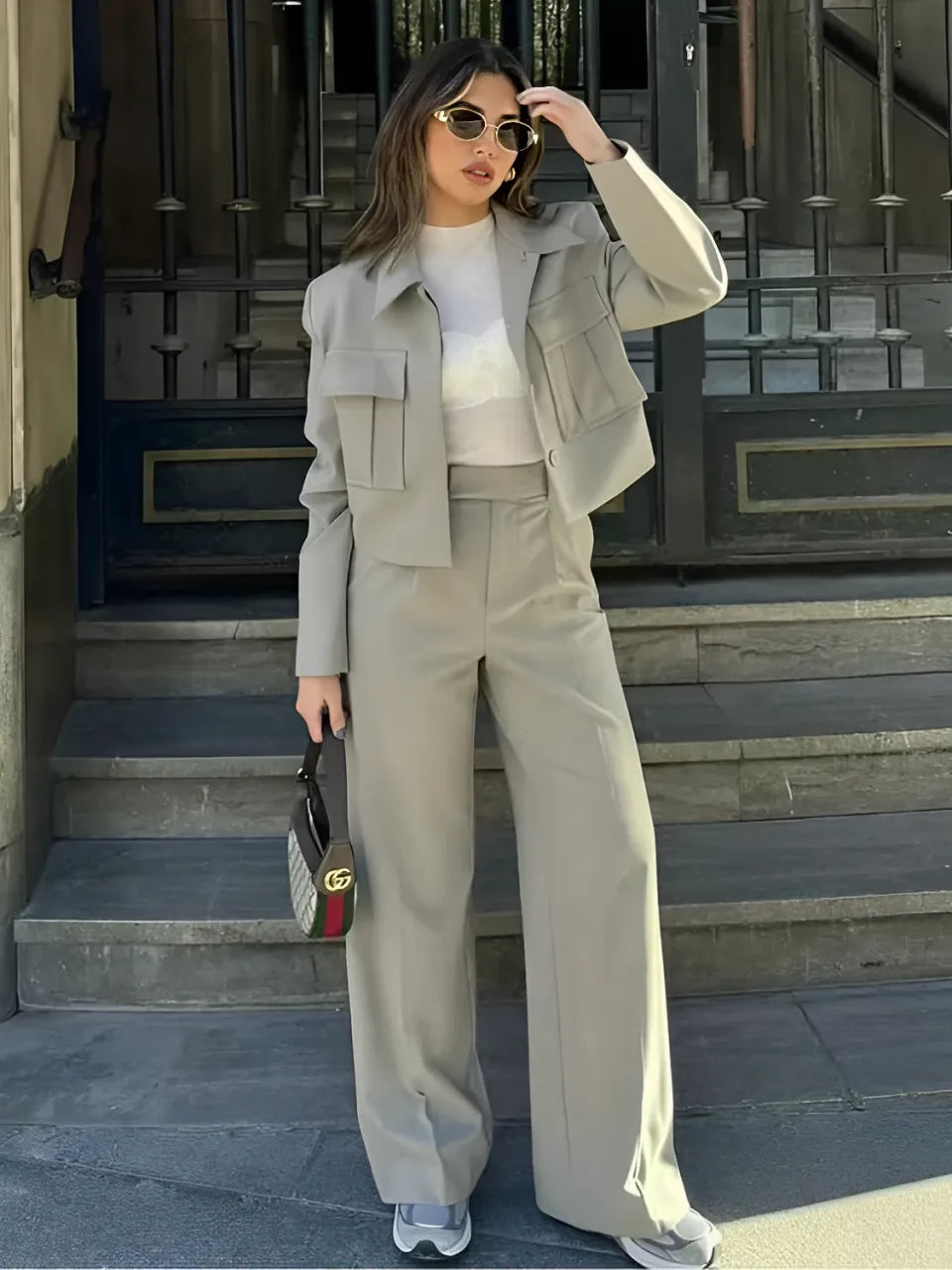 Conjunto Feminino Alfaiataria com Jaqueta Bomber e Calça de Cintura Alta Pantalona - Emily