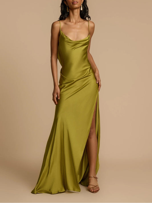 Vestido Longo de Cetim Elegante com Fenda Lateral