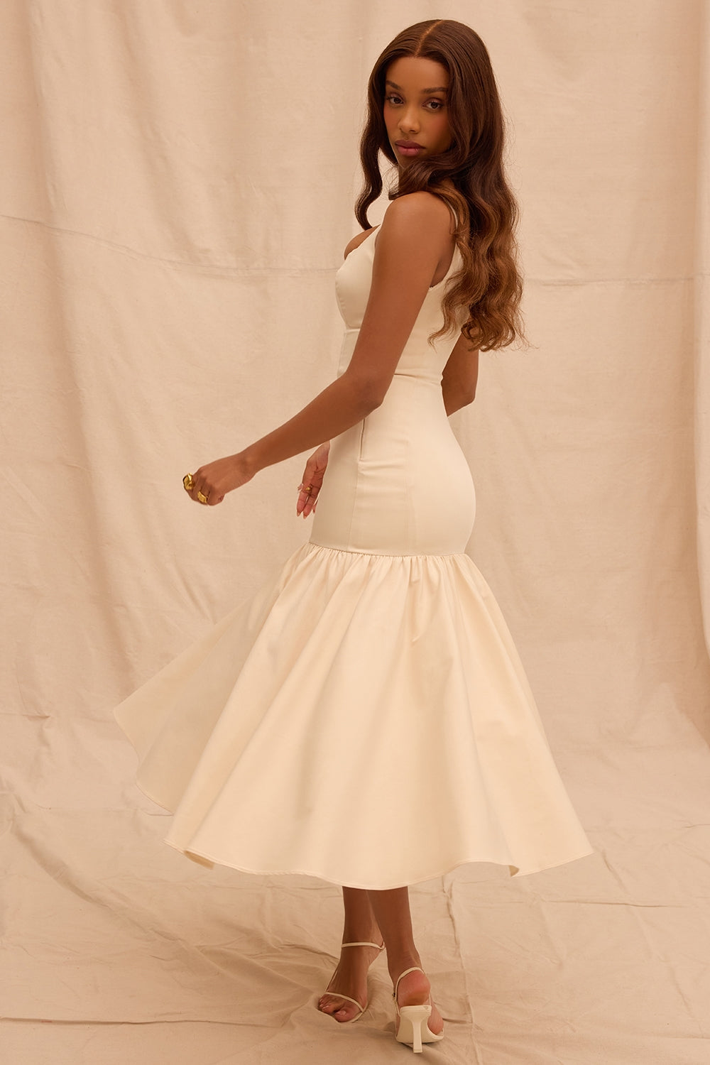 Loren | Vestido Elegante de Chiffon Plissado com Mangas Longas