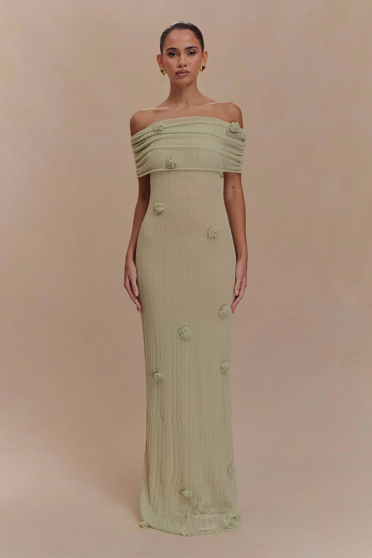 Vestido Longo Tricot Sereia Verde Claro Ombro a Ombro com Aplicações de Orquídeas
